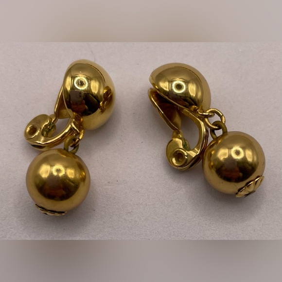 Vintage Signed MONET Gold Tone Metal Ball Beaded Necklace and Earring Set - Picture 8 of 10